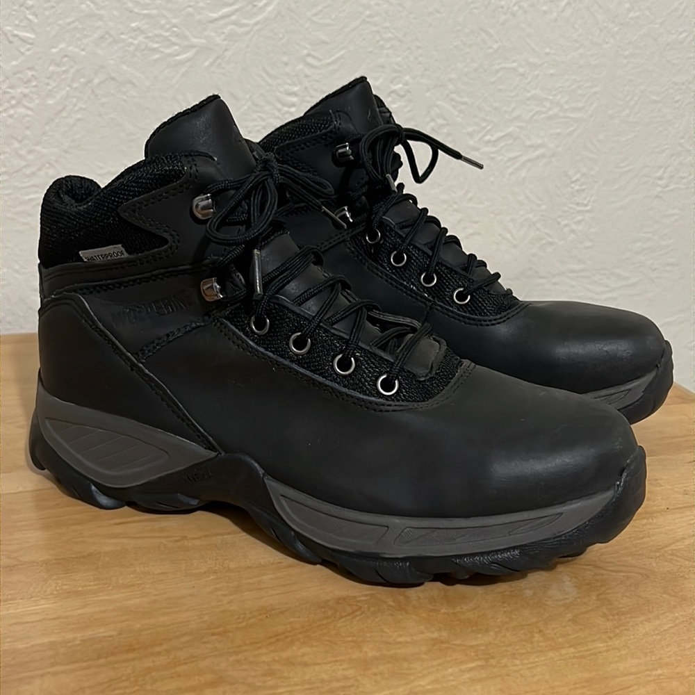 Worn twice Wolverine Trailhead Black Steel Toe Black Work Boots size 9 W08822